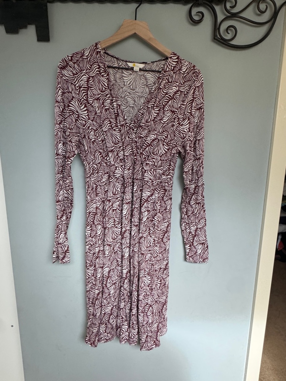 Boden Long Sleeve V-Neck Printed Dress in Burgundy and White